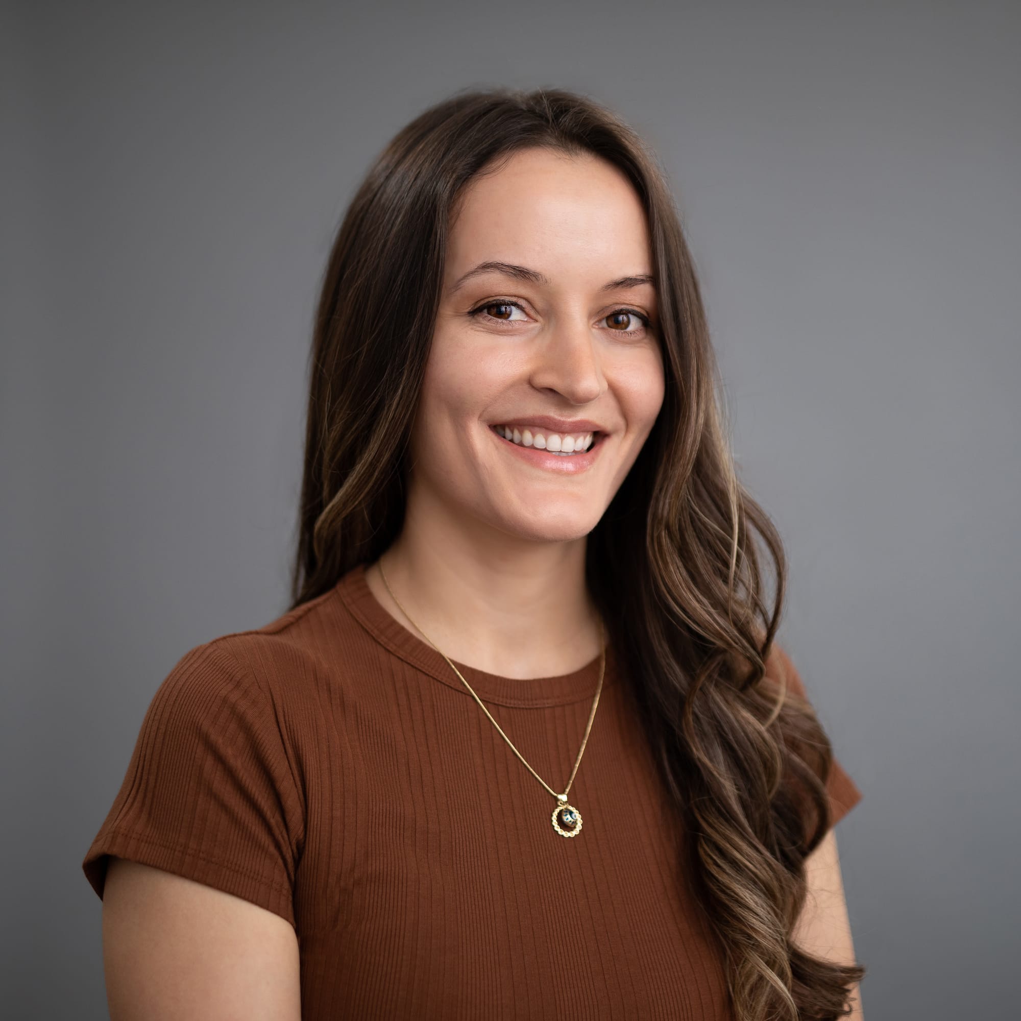 Laura Ilie, ergothérapeute, spécialisée avec la clientèle adulte en santé physique et santé mentale.